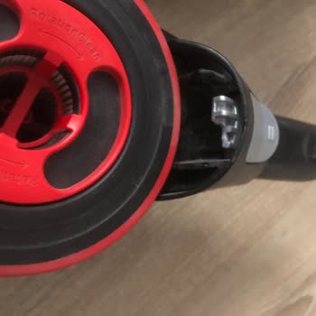 Bosch Serie 7 Şarjlı Dik Süpürge Plastik Yerleri Kırılıyor.