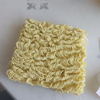 A101 İndomie Körili Noodledan Küf Çıktı