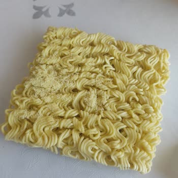 A101 İndomie Körili Noodledan Küf Çıktı