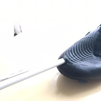 Adidas Ayakkabı Arkasında Durmama