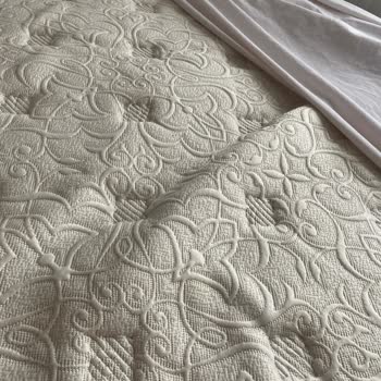 Bambi Yatak Leke Var Ve Üzeri Bir Araya Toplandı İlgi Alaka 0