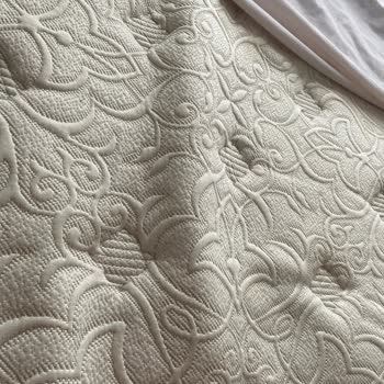 Bambi Yatak Leke Var Ve Üzeri Bir Araya Toplandı İlgi Alaka 0