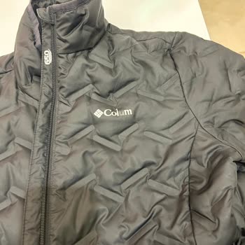 Columbia Siyah Bayan Kısa Mont. Marka Silindi