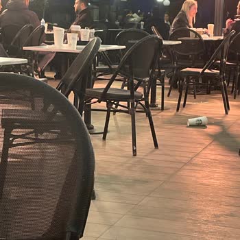 Antalya Fener Starbucks'ın Kirliliği