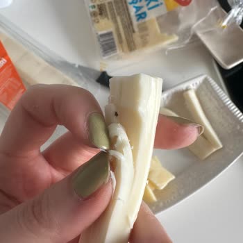 Taciroğlu Peynirin İçinden Cisim Çıktı