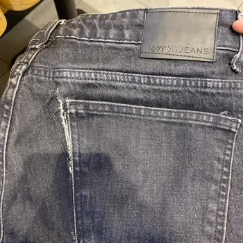 Koton'dan Aldığım Pantolon 10-15 Kullanımda Yırtıldı.