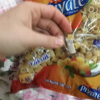 Piyale Makarnanın İçinden Sigara İzmariti Çıktı!