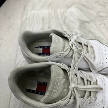 Tommy Hilfiger Kalitesiz Ayakkabı Hayal Kırıklığı Yarattı