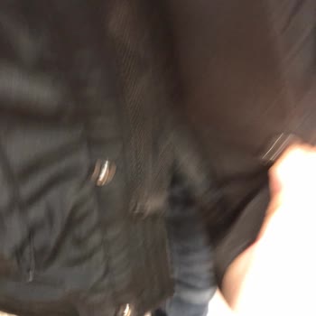 Us Polo Dan Alınan 1 Haftalık Mont Dikişlerden Sökülmeye Başladı