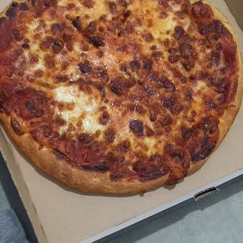 Pizza Hut Yanık Pizza Ve İlgisizlik
