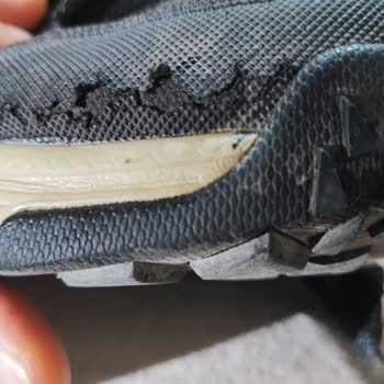 Skechers Hiçbir Kusuru Üstlenmiyor