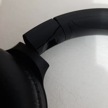 JBL 560BT Kulaklığım Çatladı