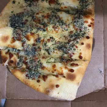 Domino's Pizza Peynirli Ekmek Malzemesi Giderek Azalıyor!