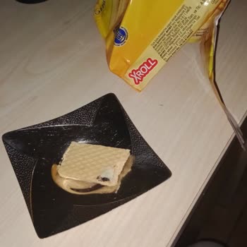 A101 Marka Gofretinin Siyah Bir Krema Çıkması