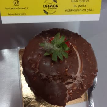 Damak Dondurma (Mersin) Pasta Üzerindeki Tüyler