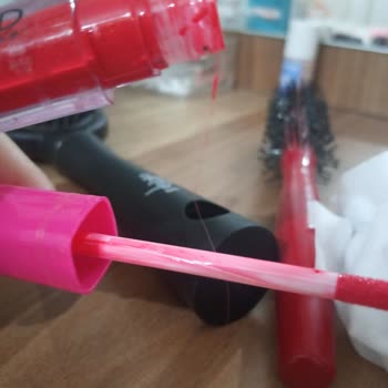 Gratis Lykd Dudak Parlatıcısı İçinden Çıkan Saç!