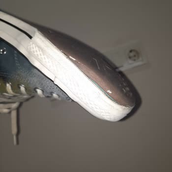 Fashfed'in Sattığı Ayıplı Converse