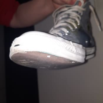 Fashfed'in Sattığı Ayıplı Converse