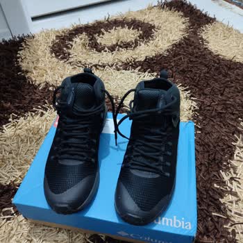 Columbia Bot Waterproof Olmasına Rağmen Su Kaçırıyor.