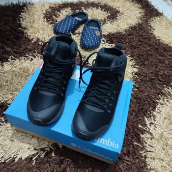 Columbia Bot Waterproof Olmasına Rağmen Su Kaçırıyor.