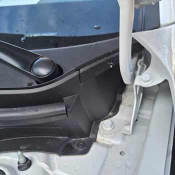 Uçar Otomotiv Hyundai Aldığım Sıfır Aracın Boyalı Çıkması