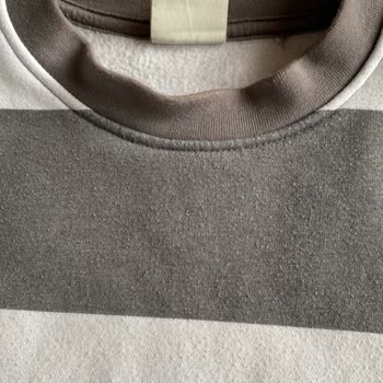Pull and Bear Renk Solmasıyla Kalitesizliğini Gösteren Ürün