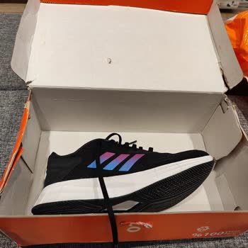 FLO Ayakkabı FLO Adidas Ürünü Anonim Kutuda Ve Kullanılmış Gönderiyor