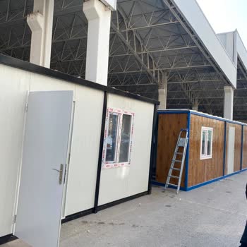 Aksaray Belediyesi Bina Girişi Sokak İşgali