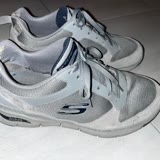 Deformationen und Brüche an Skechers Arch Fit - Servitica Sportschuhen