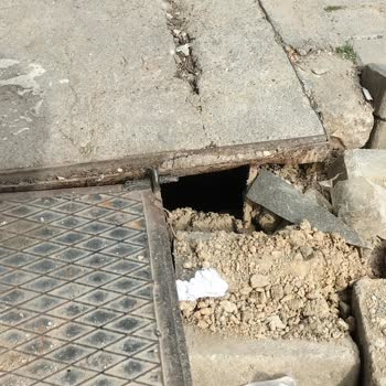 İzmir Büyükşehir Belediyesi Çöken Kaldırım Taşları