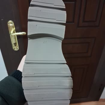 Düz Zeminde 3-5 Dakika Giymekle Aşınan Greyder Bot