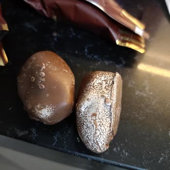 Bonart Bademli Hurmanın Bozuk Çikolatası