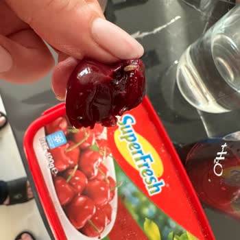 Superfresh Dondurulmuş Vişneden Kurt Çıktı