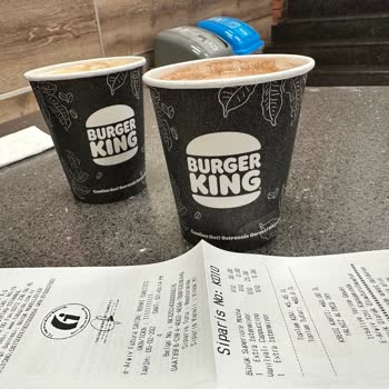 Burger King Büyük Boy Parası Alınıp Orta Boy Ürün Verilmesi