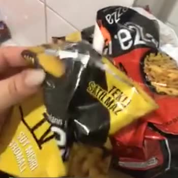 Şok Patlamış Paket Cipsi Bantlamış Sattı