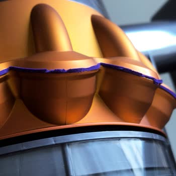 Dyson V15 Silikon Dökülmesi Ve İlgisizlik