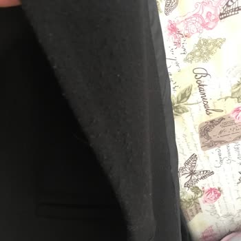 Berika Yıldırım Tüylenme Yapan Kaşesinin Arkasında Durmuyor