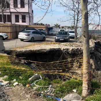 İBB - İstanbul Büyükşehir Belediyesi İnşaat Sahası Otopark Olarak Kullanılıyor Can Güvenliği Yok