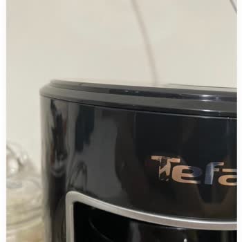 Defolu Gönderilen Kahve Makinesi Ve Arkasında Durmayan Tefal