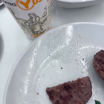 Köfteci Yusuf Nata Vega Bir Karış Kıvırcık Saç