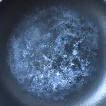 Lava Döküm Tencere Tava Takımı Sürekli Yapışıyor