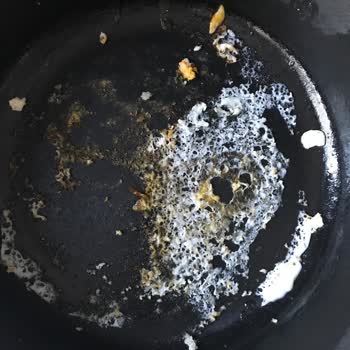 Lava Döküm Tencere Tava Takımı Sürekli Yapışıyor