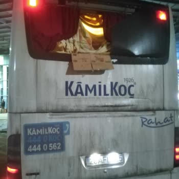 Kamil Koç Kirik Camla Yola Devam Etti. Tedirgin Bir Yolculuk