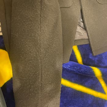 Colin's на пальто появились катышки