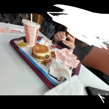 Popeyes Hamburgerin İçinden Çıkanlar