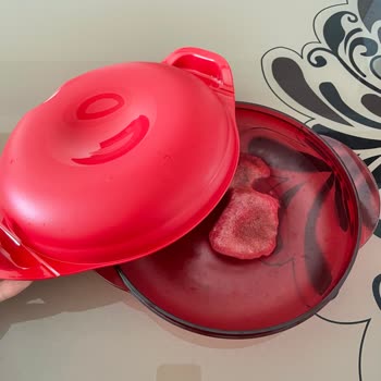 Tupperware Mikrodalga Ürünü Mikrodalga'da Eridi