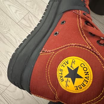Converse Perakende Sitesinden Alınan Marka Ayakkabının Dikiş Problemi