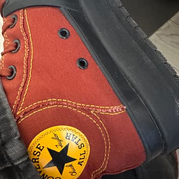 Converse Perakende Sitesinden Alınan Marka Ayakkabının Dikiş Problemi