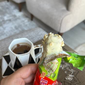 Ülker Gofretten Saç Çıktı