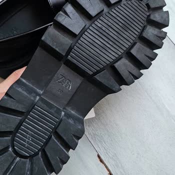 Zara Giyilmiş Ayakkabı Gönderdi